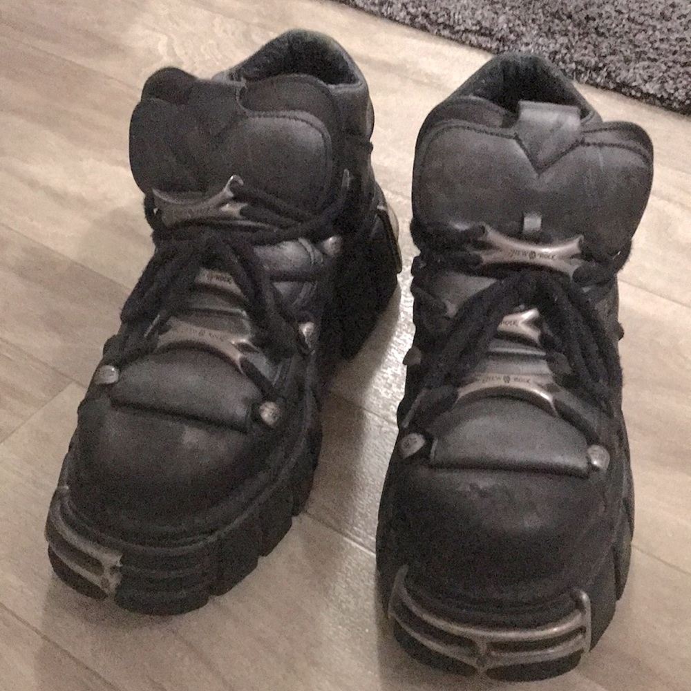 I am selling a pair of European boots that are new rock made in London England.